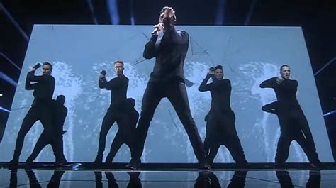 Maar waar gaat dat eigenzinnige, hypnotiserende liedje eigenlijk over? Rusland geeft Krim terug aan Oekraïne voor Songfestivalstemmen