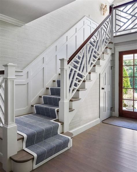 Amazing Coastal Staircase Ideas For A Summer Home Staircase Runner