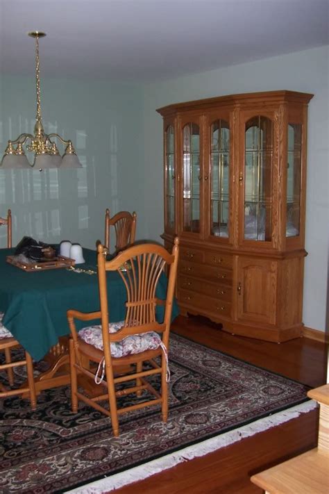 You almost never want to choose a medium color or medium toned paint color for a medium toned wood. We have golden oak trim and doors - not to be painted. What wall paint colors look best with ...