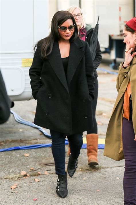 Mindy Kaling Looks Fabulously Chic On The Set Of Ocean S Eight In New