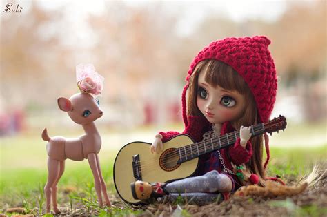 130 Cool Stylish Profile Pictures For Facebook For Girls With Guitar