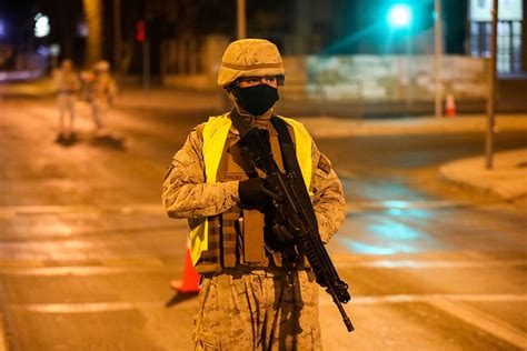 Policía vigila y controla noche con toque de queda en barranquilla. Toque de queda: Este horario rige para la semana del 15 de ...