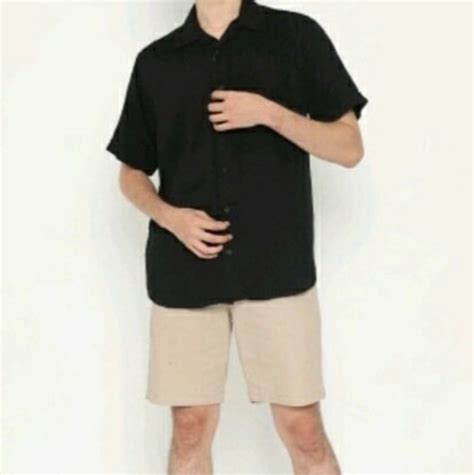 Rekomendasi OOTD Kemeja Hitam Cowok Bisa Bikin Kamu Lebih Kece