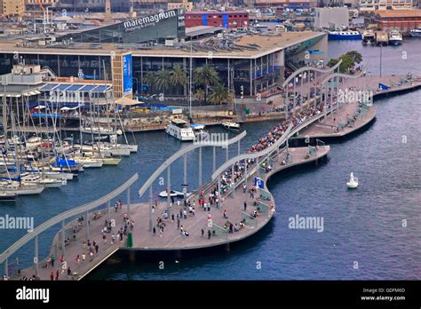 La Rambla Del Mar Puente Que Conduce A Maremagnum Barcelona
