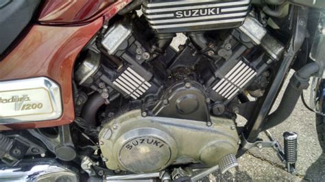 It's the freedom of riding without restraints, the fresh air whistling through your helmet, the mingling smells of rich. Susuki Madura Muscle Cruiser motorcycle, 1200cc (GV1200GL)