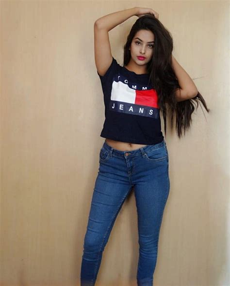 While body positive bloggers attempted to reclaim the hip dip and celebrate the pelvic curve, none have. Dressing for 'Violin Hips' or 'Hip Dips' : femalefashionadvice