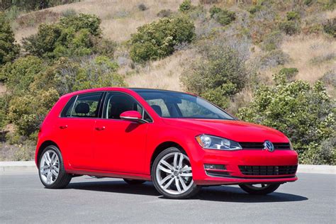 With a turbocharged engine and sleek design, the golf is truly a modern hatchback. 2018 Volkswagen Golf to debut early November