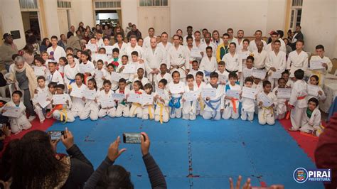 Escola De Karatê Realiza Cerimônia De Troca De Faixas