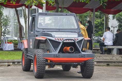 Itenas Bandung Pamerkan Mobil Listrik Terbarunya Pakai Spesifikasi Militer Sob Gridoto Com