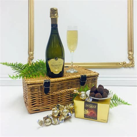 Discover our range of prosecco gifts. prosecco, chocolates and truffles gift by todhunter ...