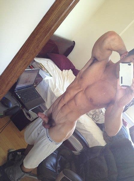 Straight Muscle Guy Naked Selfie