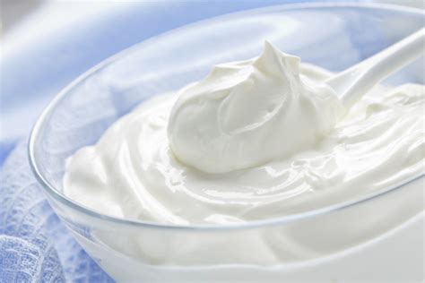La panna da cucina viene utilizzata per molte preparazioni sia dolci che salate, nel nostro caso ovviamente è la classica panna da cucina che si usa per le ricette salate, è un ingrediente presente in molte ricette e posso farla con il latte parzialmente scremato? Panna montata fatta in casa | Ricetta UnaDonna