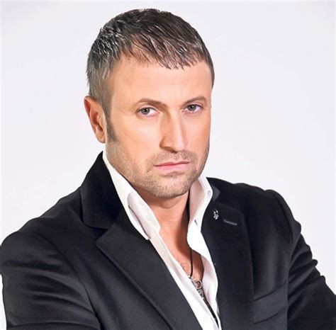 Catalin botezatu had passed the entrance examination for the study of nuclear physics, but then wanted to go to theater studies, but. Cătălin Botezatu, audiat din nou în dosarul "Tablourilor ...
