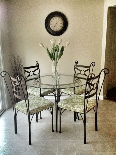 Learn how to reupholster a chair from 'bhg'… this tutorial is pretty straightforward, and i love the bright fabric they chose. How to Reupholster a Chair seat | Metal dining chairs ...