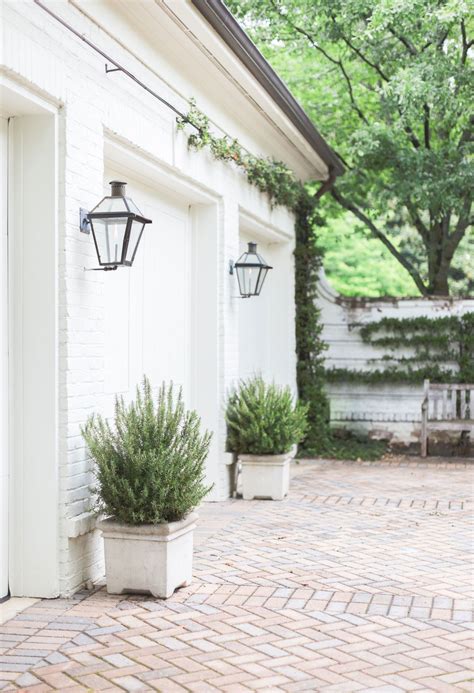 One you may have asked yourself if you have a older home featuring that classic red brick. 20 White Brick Exterior Walls to Envy