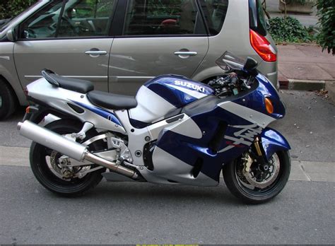Suzuki worked closely with bridgestone for years in developing the new battlax hypersport s22 tires especially to meet the true needs of the hayabusa. 2004 Suzuki GSX 1300 R Hayabusa - Moto.ZombDrive.COM