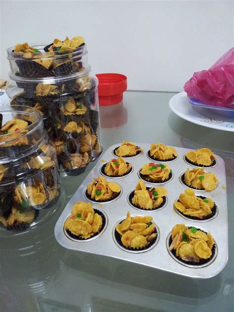 Resepi biskut cornflakes madu, resepi kuih raya yang paling mudah, cepat dan sedap. Manjaku Little Qalesya: reSePi Honey cornflakes Buttercup.. c: