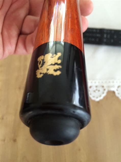 When trying to sell something like a pool cue a lot of things factor in. Can anyone identify this cue? How much is it worth