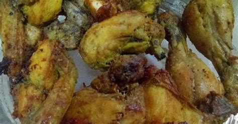 Ikan ekor kuning sama halnya dengan ikan air laut lainnya, yaitu memiliki kandungan protein yang tinggi selain itu juga da kandungan lainnya berupa kandungan omega 3, vitamin dll. Resep Ayam Goreng Kuning oleh Chelysa Deli - Cookpad