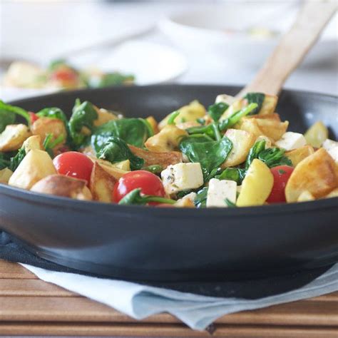 Spinazie wokken met feta en aardappeltjes Stir Fry Spinach Fried