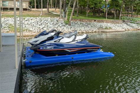 Boat Lift Dealer: Become a HydroHoist Dealer Today | HydroHoist