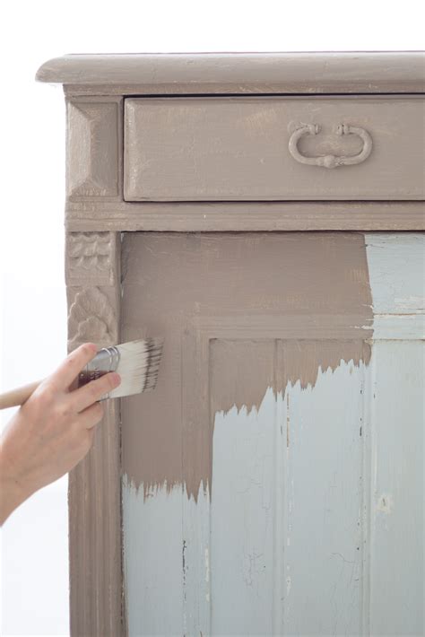 Then this tutorial on how to paint cabinets with chalk paint is for you! DIY Chalk Paint Tutorial - Fresh American Style