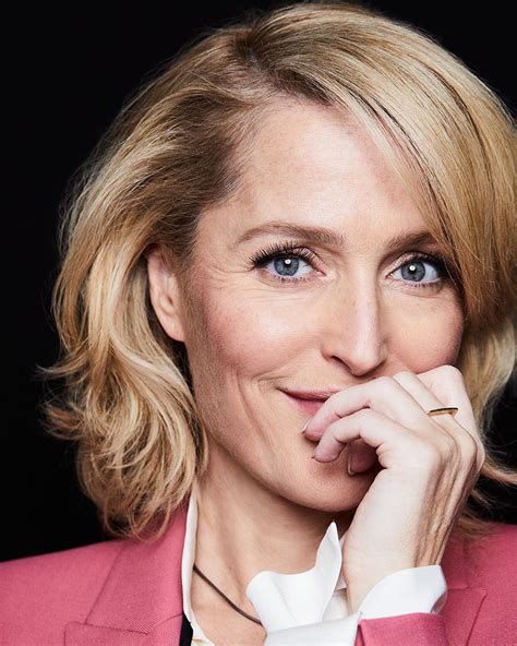 Gillian started her career as a member of an amateur actor group while at high school. Gillian Anderson biografia: chi è, età, altezza, peso ...