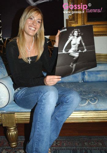 Her birthday, what she did before fame, her family life, fun trivia facts, popularity rankings, and more. Presentazione Calendario di Men's Health - Foto e Gossip ...