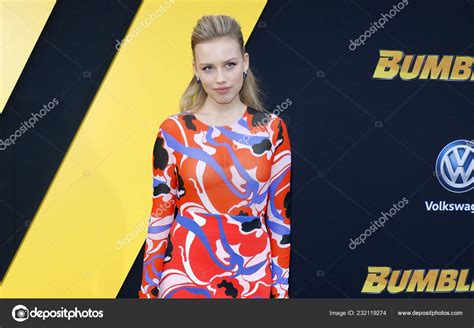 Actress Gracie Dzienny World Premiere Bumblebee Held Tcl Chinese
