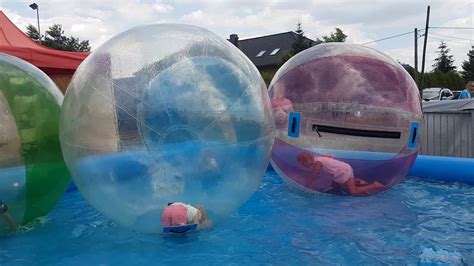 Just press the mouse bubbles down and they make a light popping sound, then flip it over and start again! FUN IN GIANT BUBBLE BALL FOR KIDS ON WATER IN SWIMMING ...