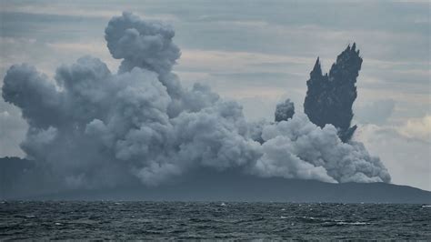 anak krakatau indonesian volcano s dramatic collapse bbc news