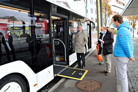 Moderner Hybrid-Bus im Memminger Stadtverkehr unterwegs - new-facts.eu
