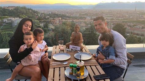 Cristiano ronaldo and georgina rodriguez are celebrating in style. Cristiano Ronaldo: Wir erklären sein Familien-Wirrwarr ...