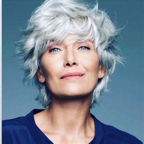 Should women in their 50s have long hair? 20 Best Short Hairstyles For Women Over 50 - Petanouva