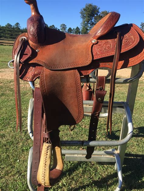 Western roping saddles are made for events like team roping, calf roping, team penning or ranch sorting. Corriente Team Roper Saddle