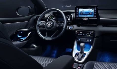Encuentra el corolla hatchback en un concesionario toyota cerca de ti. 2022 Toyota Corolla Cross with new interior design ...