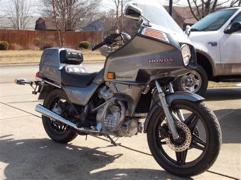 I have a 1982 honda silverwing for sale that has the seat/box option, only 35,000 miles on it. 1982 HONDA SILVERWING INTERSTATE 500 CUSTOM