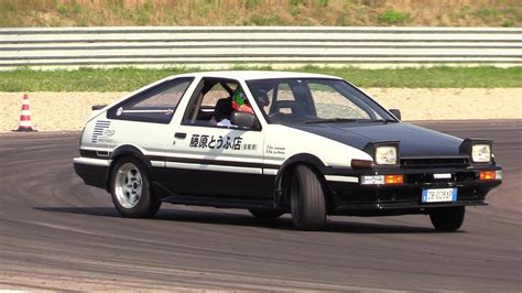 There are unicorns and there are unicorns: Toyota AE86 Sprinter Trueno - Drifting, pure sound & on ...