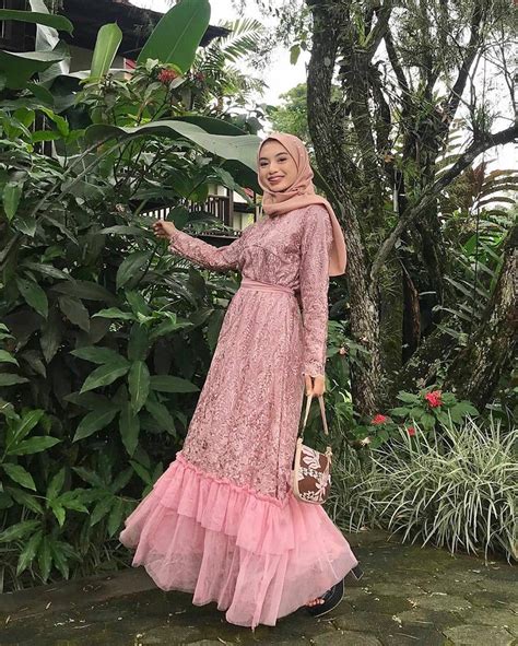 ✠65 model kebaya muslim ➧ brokat, modern, hijab, terkini 2021. 25 Aneka Model Kebaya Brokat Modern untuk Perempuan ...