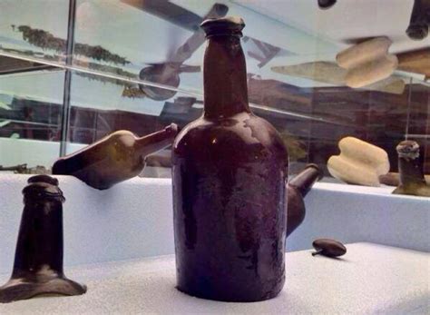 Botella tras botella — los paisanitos. La botella más antigua de España con Fondillón de Alicante ...