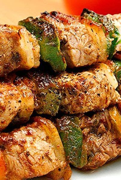Cuchillos para parrilla y todos los utensilios para parrillar disponibles ingresando aquí. Mira cómo preparar unas suculentas y nutritivas brochetas ...