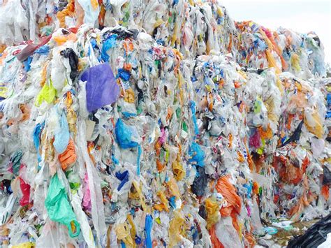 Chemical recycling of plastics | Neste