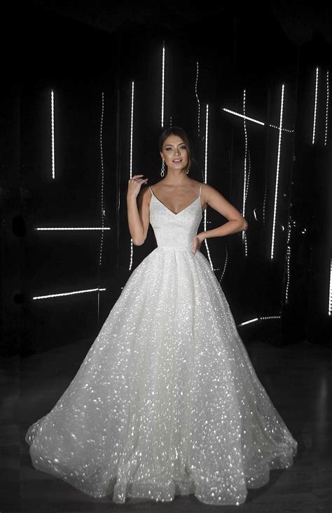 16 Sparkle Wedding Dress Heist