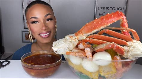 King Crab Seafood Boil Mukbang With Bloveslife Sauce Youtube
