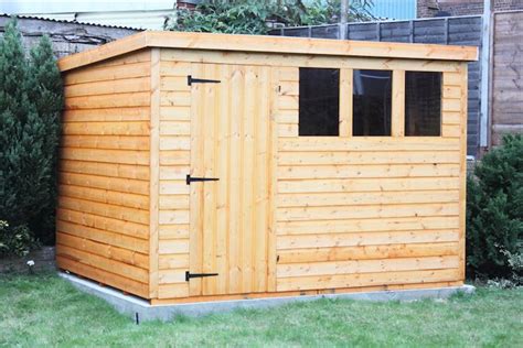 Construction includes a series of metal frames and vinyl panels for maximum strength. 9 Best Garden Sheds Reviewed & How to Build Your Own