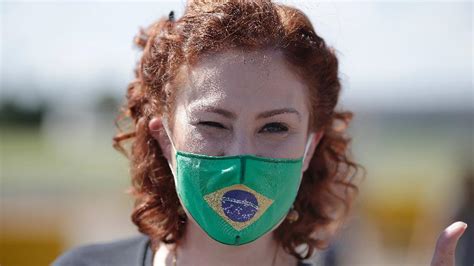 She was born in 1980s, in millennials generation. Carla Zambelli diz que está com covid-19 e se preocupa com ...