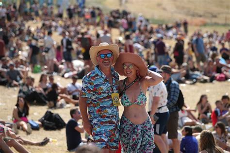 Glastonbury Strips Off Pictures Of Festival Goers Basking In BAKING Heat Somerset Live