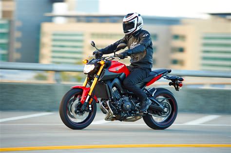 Powering the fz09 is a new 847cc triple, featuring a crossplane crank design that provides consistent power through the entire rev range. YAMAHA FZ-09 - 2013, 2014 - autoevolution