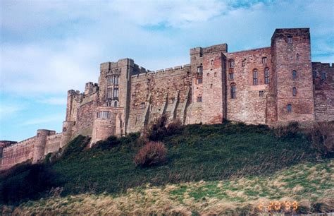 From the scared child thrust into the life of the northmen, to the hard and weather beaten old warrior he has become. Castelo de Bamburgo - Wikipédia, a enciclopédia livre