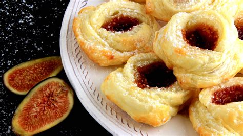 Fig Puff Pastry Roses - Happy Foods Tube